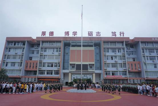 说明: C:\Users\Administrator\Desktop\9.2升旗\DSC00899.jpg